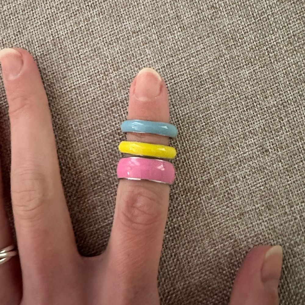 WONDERLAND ENAMEL RING STACK - Picture 6 of 10